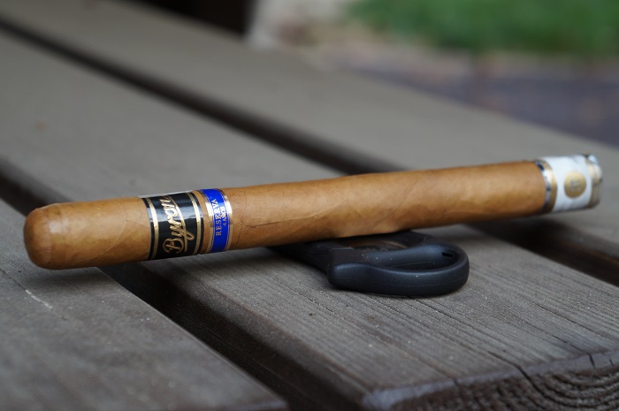 Byron Reserva 4 Años cigar vitola with embossed Lord Byron band